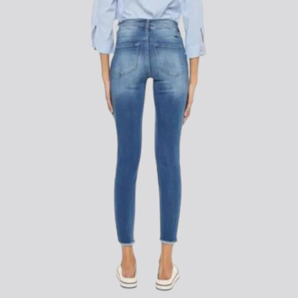 Cutoff-bottoms distressed jeans for women