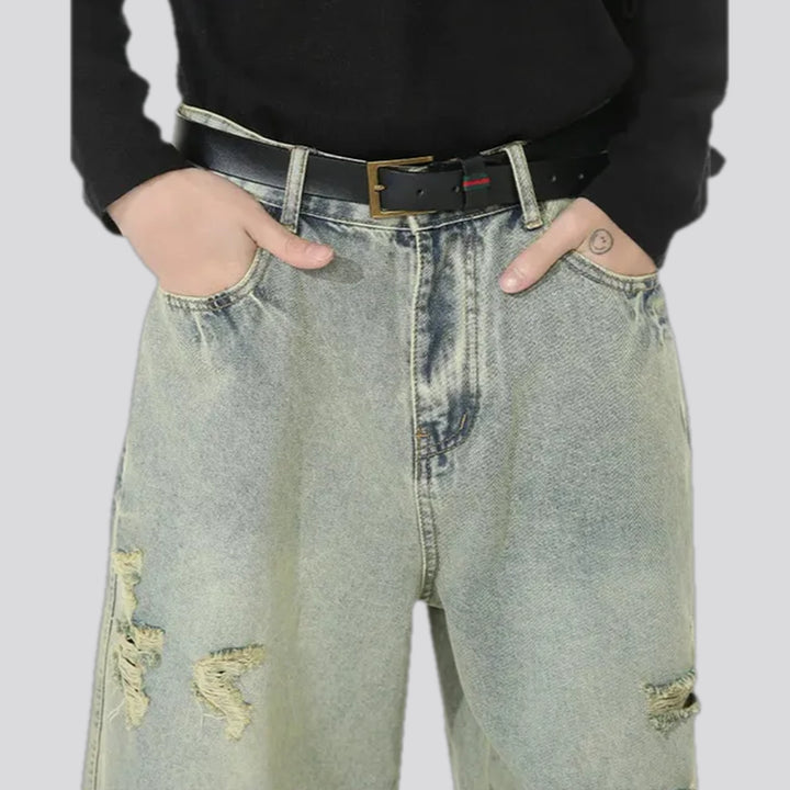 Fashionable torn retro men's jeans shorts